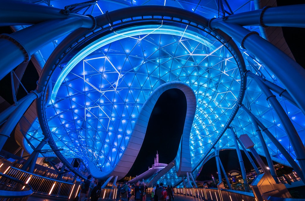 TRON Lightcycle Run a noite